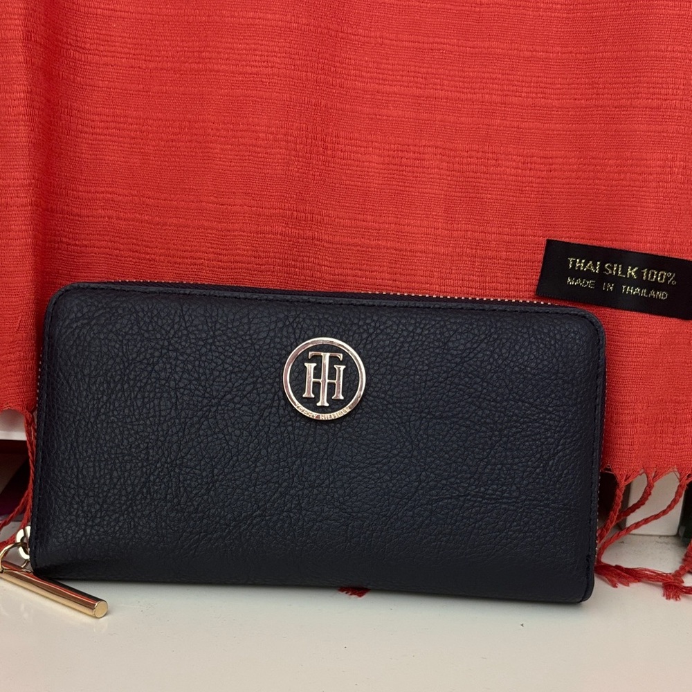 Tommy Hilfiger Navy Blue Women's Wallet
